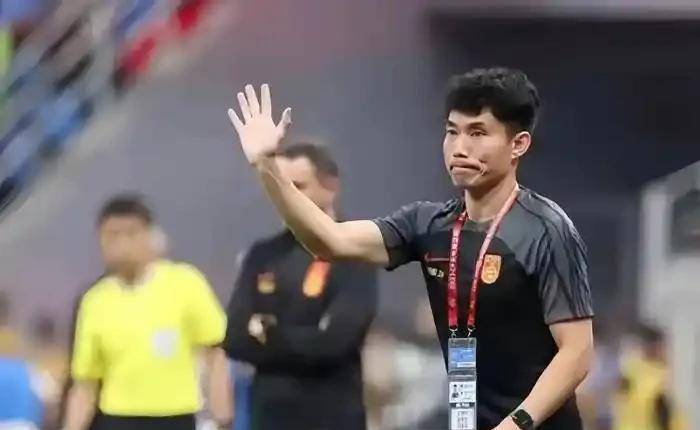 前国脚曝国足新帅人选，直指45岁亚洲足球先生，范志毅被淘汰(国足主教练范志毅)