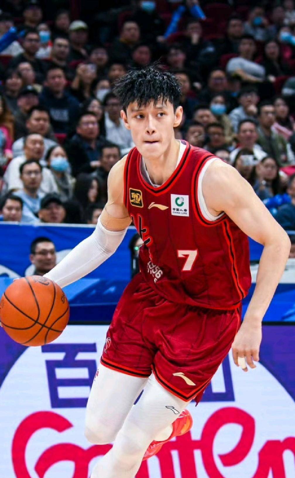 爱游戏-杨瀚森本赛季个人集锦上篇：场均2.8封盖领跑CBA(杨瀚翔个人图片)