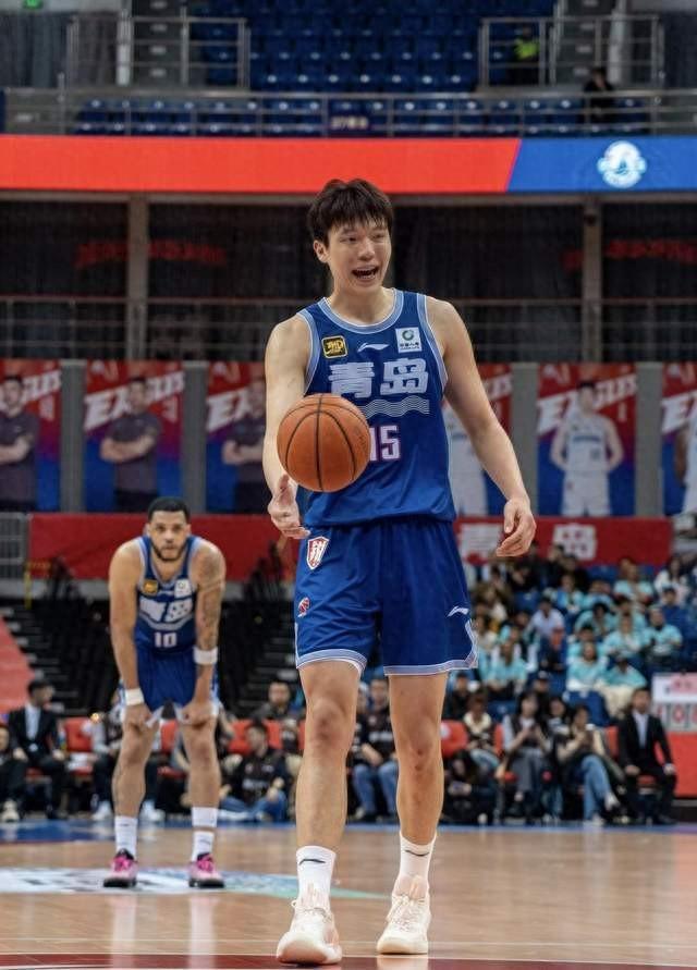 杨瀚森本赛季个人集锦上篇：场均2.8封盖领跑CBA(杨瀚翔个人图片)