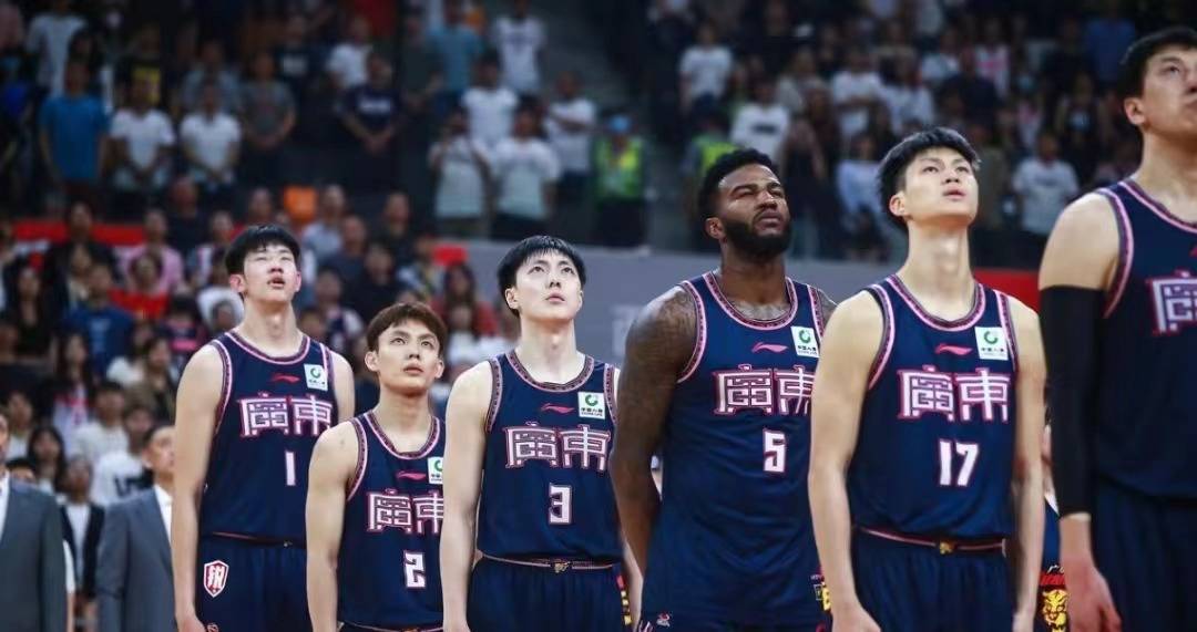 中国男篮结束NBA夏联征程三场比赛输了104分(男篮时隔12年再战nba夏联赛,成绩不佳但练兵很关键)